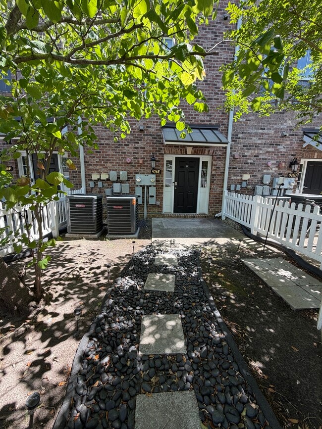 Photo - 926 Iris St