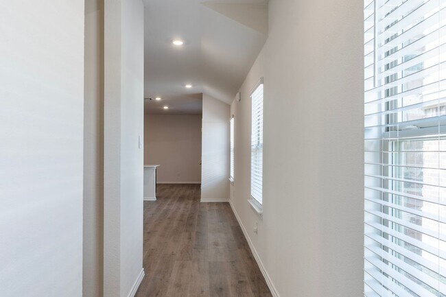 Photo - 2008 Bailer Wy