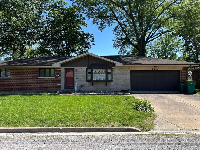 Photo - 604 W Van Buren St