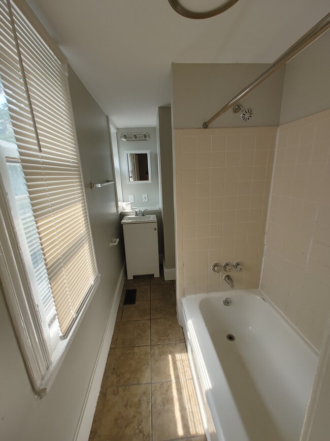 Photo - 14 Oxford St Unit 4