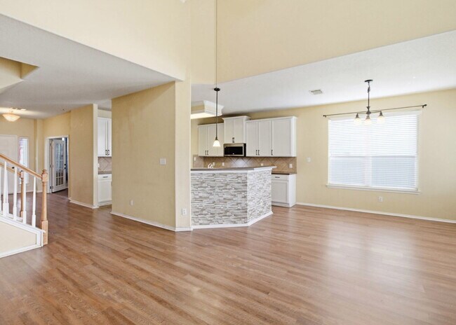 Photo - 4 Bedrooms, Soaring Ceilings, Office, Game Room & Community Pool