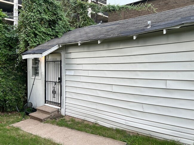 Building Photo - 124 Carson Ct