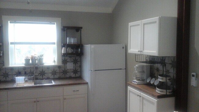 Kitchen - 11375 FM 64 Unit Flying Pig