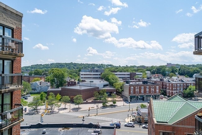 Photo - 15 N Beacon St Unidad 906