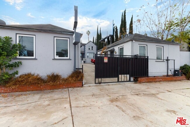 11472 Ventura Blvd Unidad 4