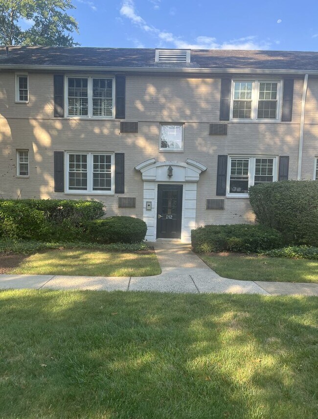 212 N George Mason Dr Unit 4