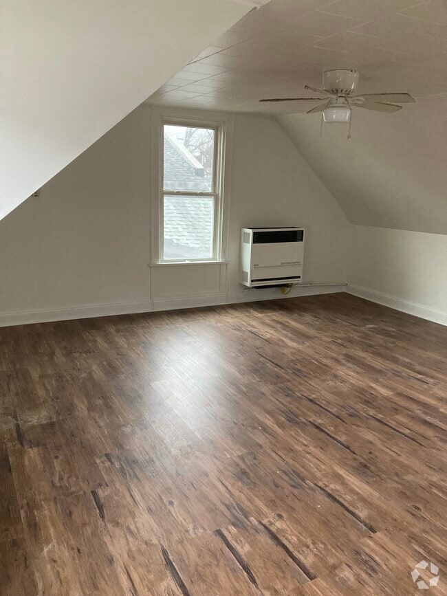 Building Photo - 196 Benzinger St Unit Upper Rear Rental