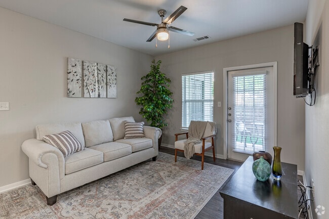 2BR, 2BA - 1,069SF