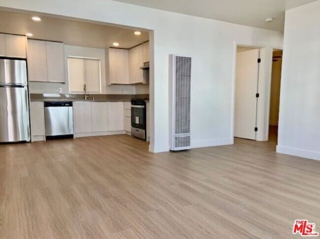 Building Photo - 626 N Kingsley Dr Rental