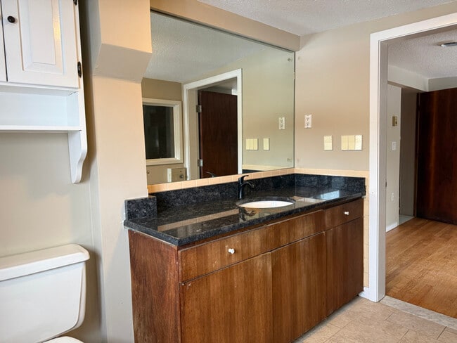 Photo - 900-904 Main St Unit 904 B