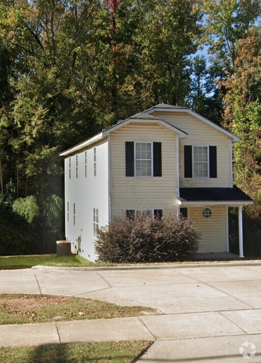 Building Photo - Lovely 4BR Charlotte Home