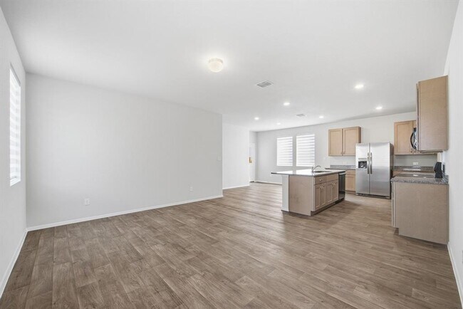 Photo - 2610 Derwent Dr