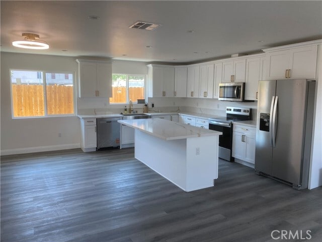 Photo - 221 W 7th St