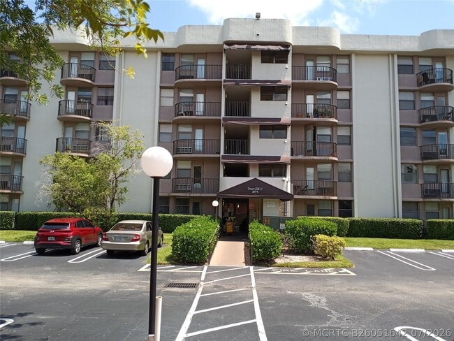 Building Photo - 2771 Riverside Dr Unit 511-a