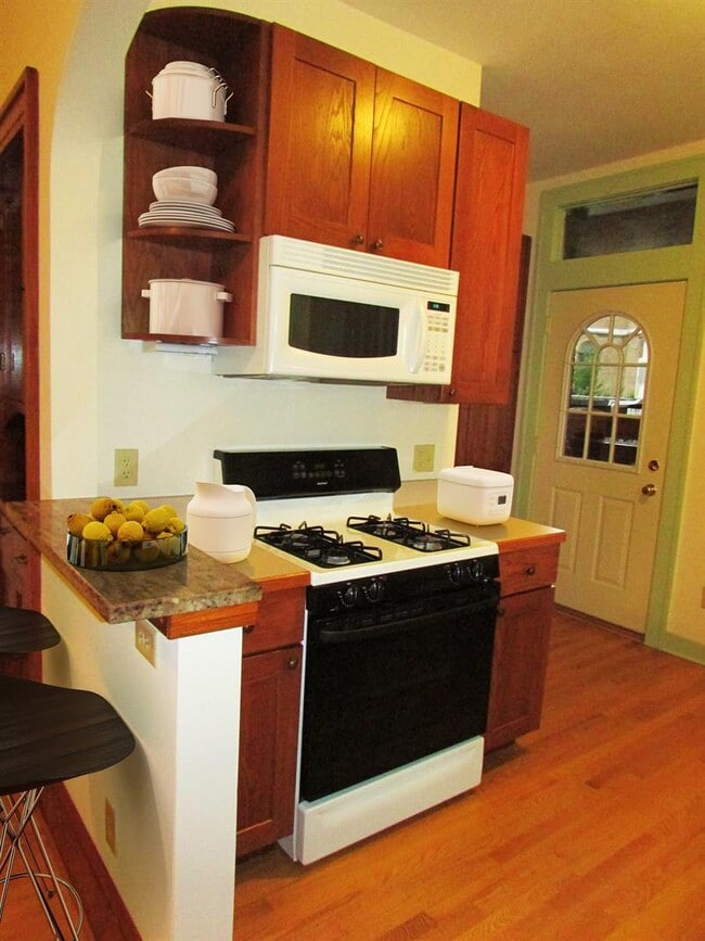 Photo - 220 State St