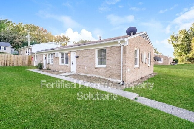 Photo - 900 Lowdermilk St
