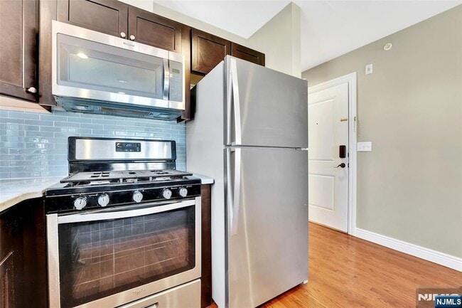 Photo - 210 Hackensack St