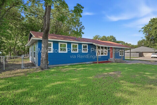 Building Photo - 718 W Belden St