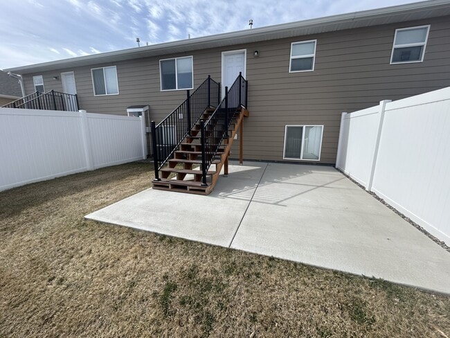 Photo - 2083 Lake Hills Dr