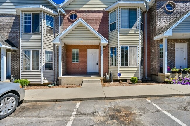 Beautiful Townhome in Amazing Location! - Beautiful Townhome in Amazing Location!