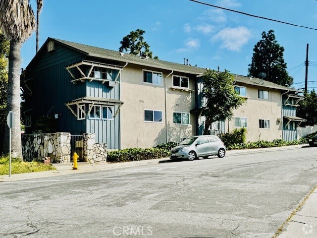 Building Photo - 26110 Cayuga Ave Rental