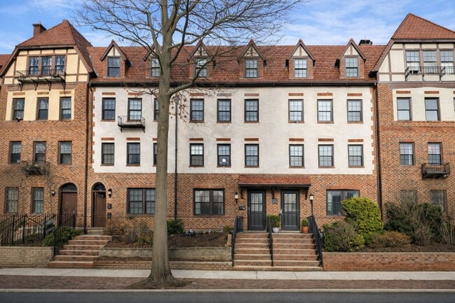 Building Photo - 1-94 Burns St