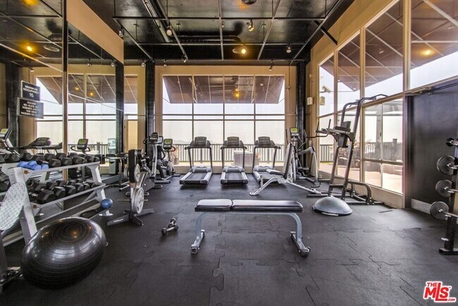 Photo - 7250 Franklin Ave Unidad 702