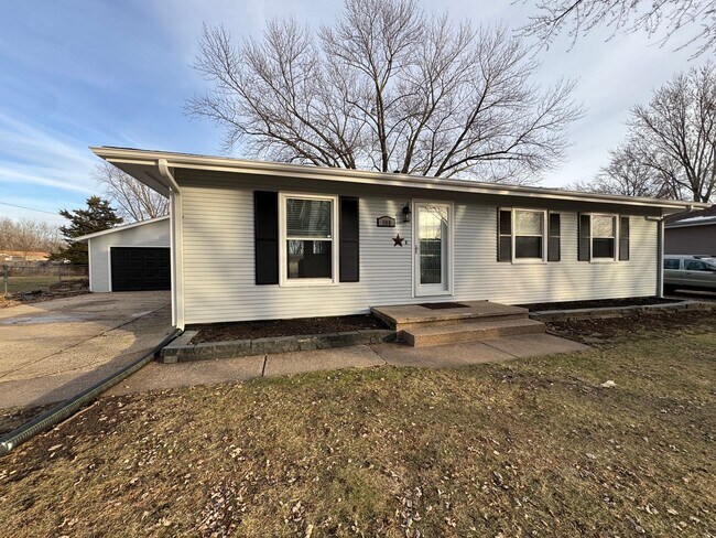 Building Photo - 4 bedroom 2 bath home in Port Byron