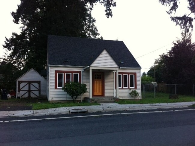 Building Photo - Cute Newley Remodeled 3 BD in Aloha!!