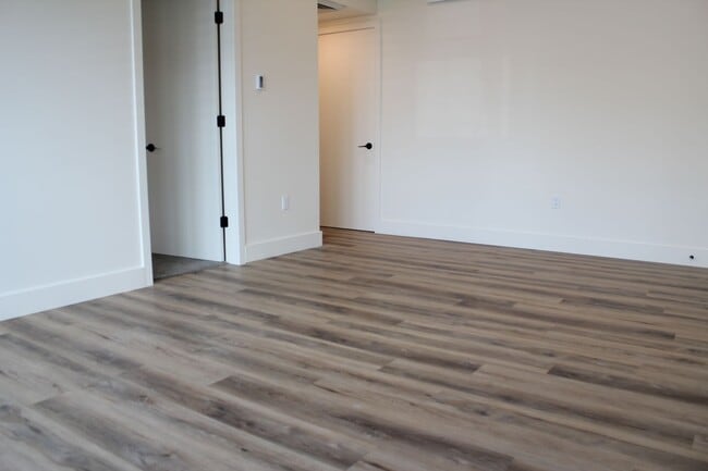 Photo - The Twin Unit 1