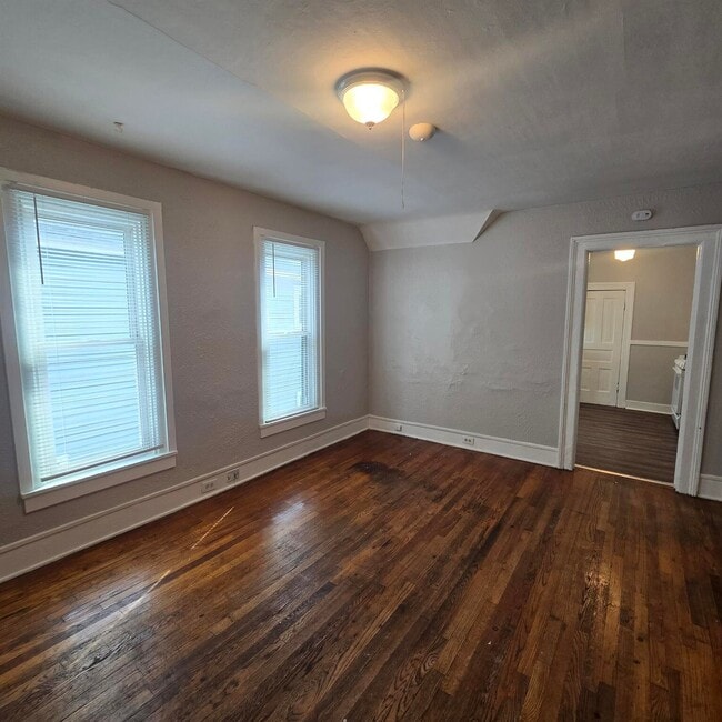 919 Davis Ave NW