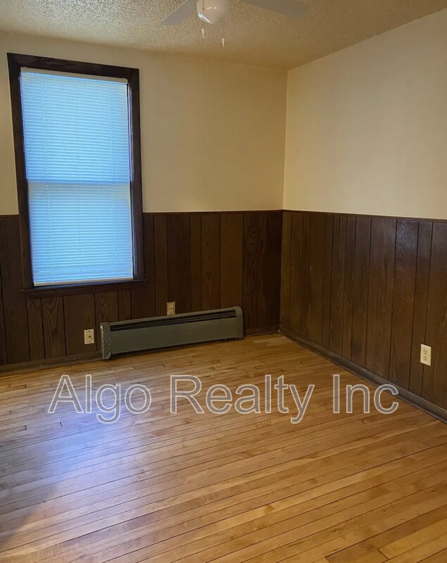 3250 N Logan Ave