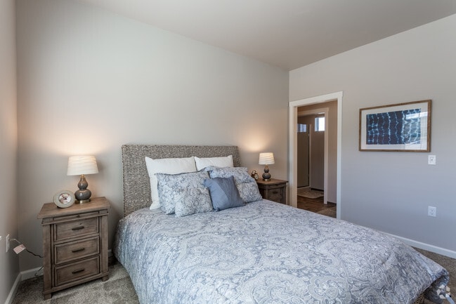 2BR, 2BA - 1,029 SF Cedar Floor Plan - The Boulevard