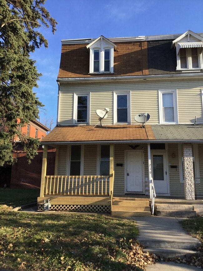 Photo - 221 N Hartley St House