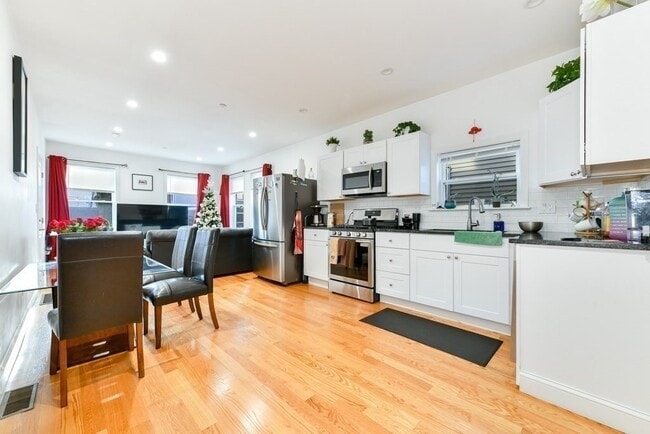 Photo - 236 Havre St Unit #2