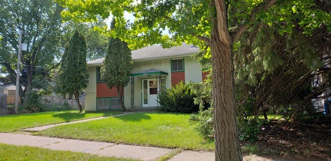 Front - 1538 Pacific St