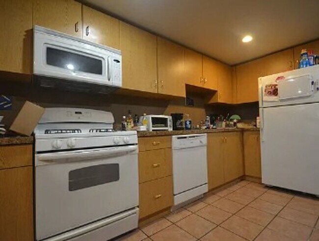 Photo - 4BR 2Bth unit! Great location!