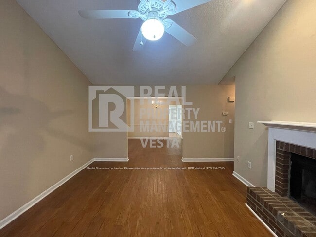 Photo - 402 Steeplechase-