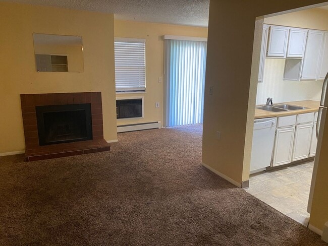 Building Photo - Quaint 1 Bedroom Ground-Floor Unit in Mid-Town Fort Collins