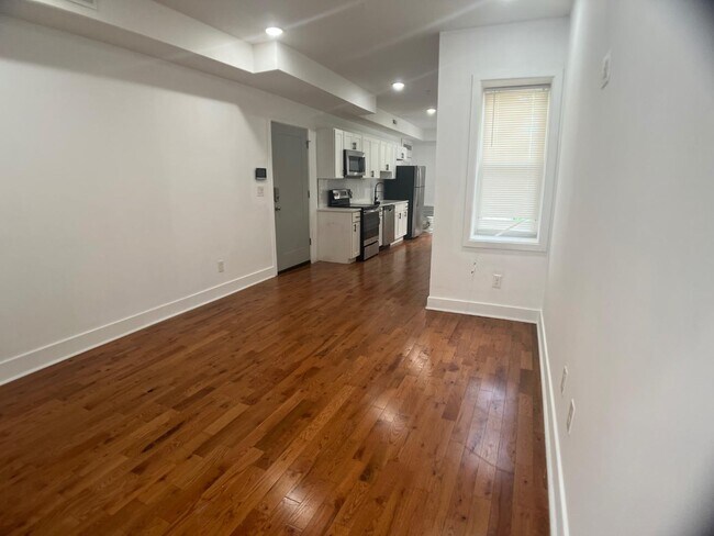 Photo - 3035 W Diamond St