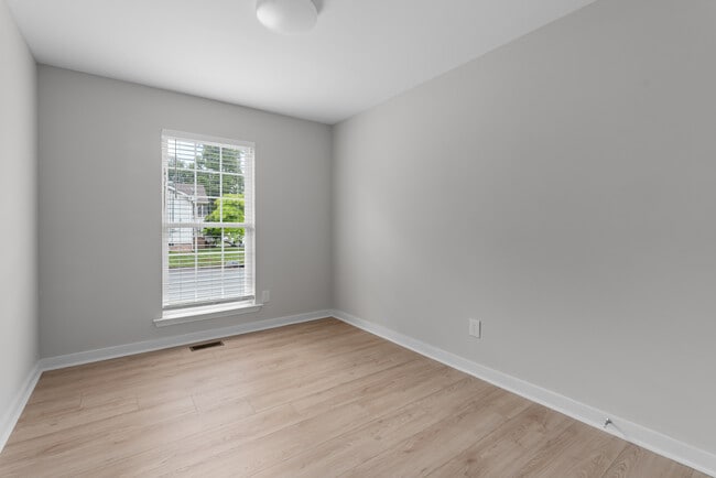 Photo - 101 Rothwood Ct
