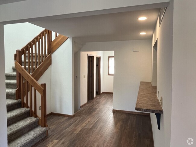 Building Photo - 407 Foxfire Dr Rental