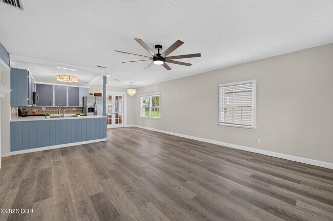 Photo - 398 Golf Blvd