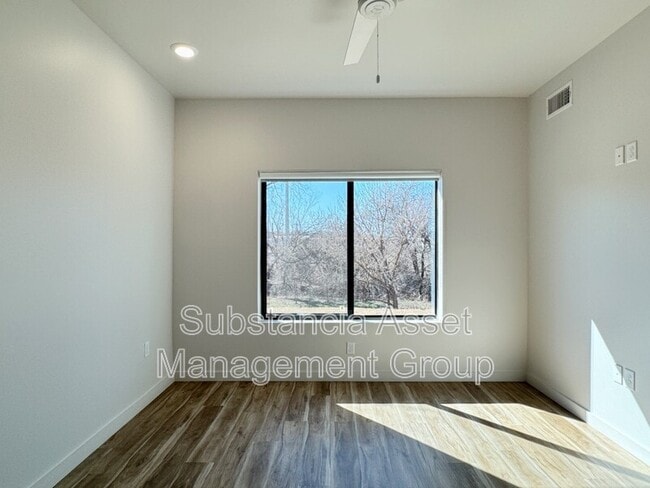 Photo - 1653 Midtown Pl