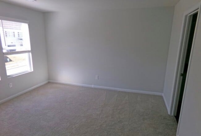 Photo - 418 Oakwood Dr NW