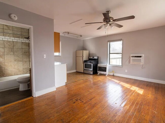 Photo - 1604 Harrison St
