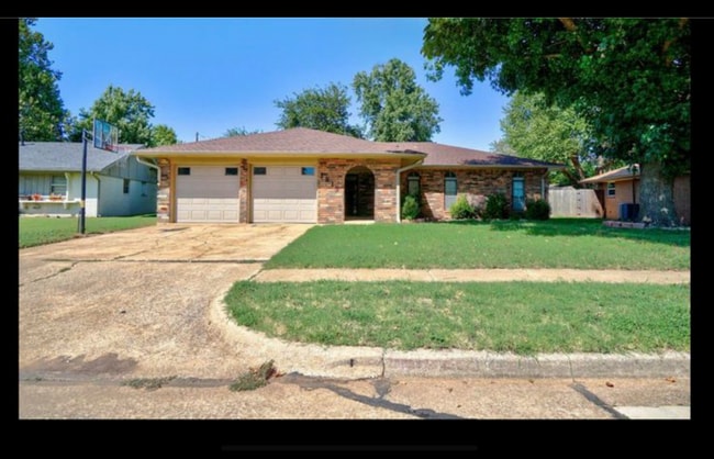 Photo - 1615 Camelot Dr