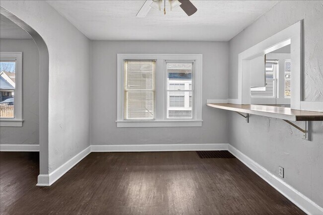 Photo - 1011 Lasalle St