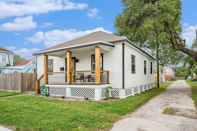 Building Photo - 2015 37th St