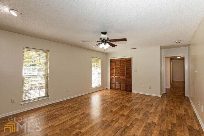 Photo - 404 E First St